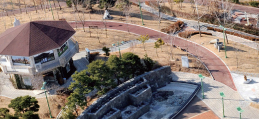 徐徳出公園と展示館