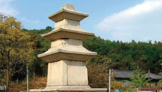 蔚州青松寺址三層石塔(宝物第382号)